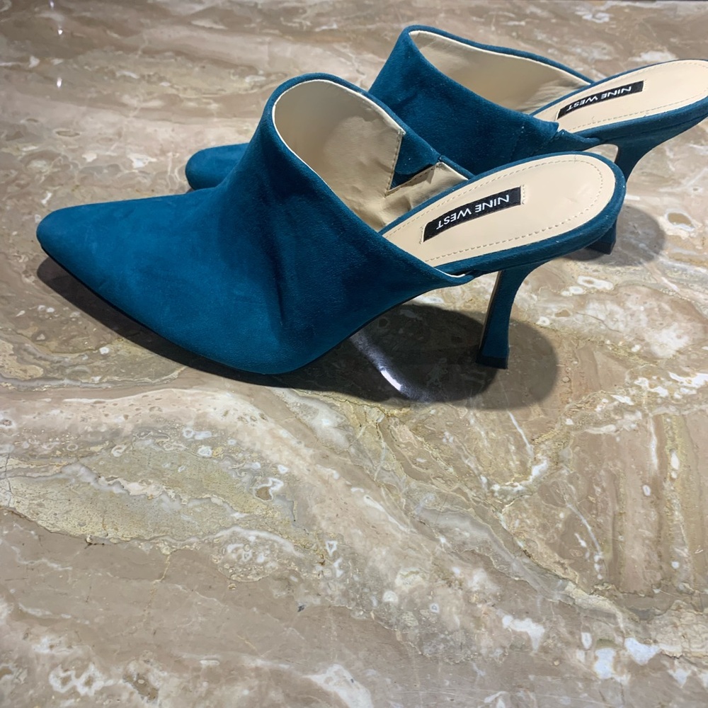 Size 12 Nine West blue suede heels. Beautiful shoes